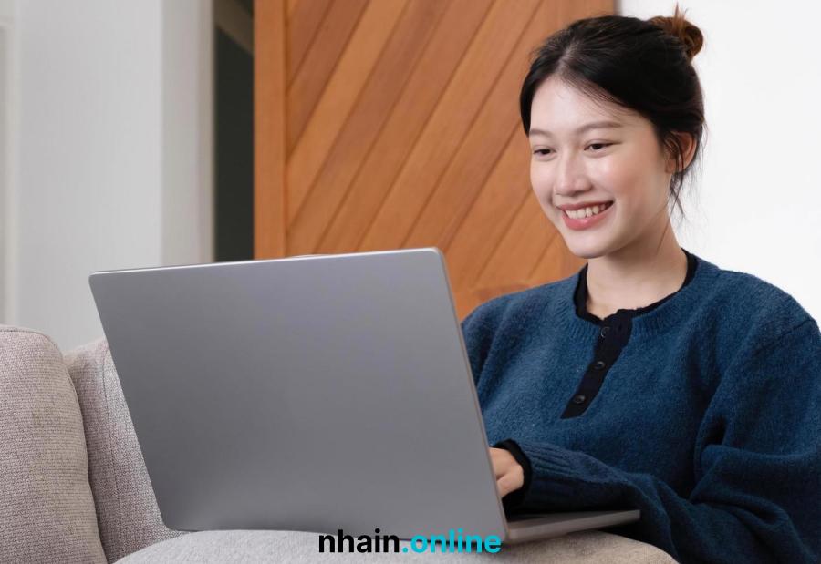 dùng máy tính laptop để duyệt website